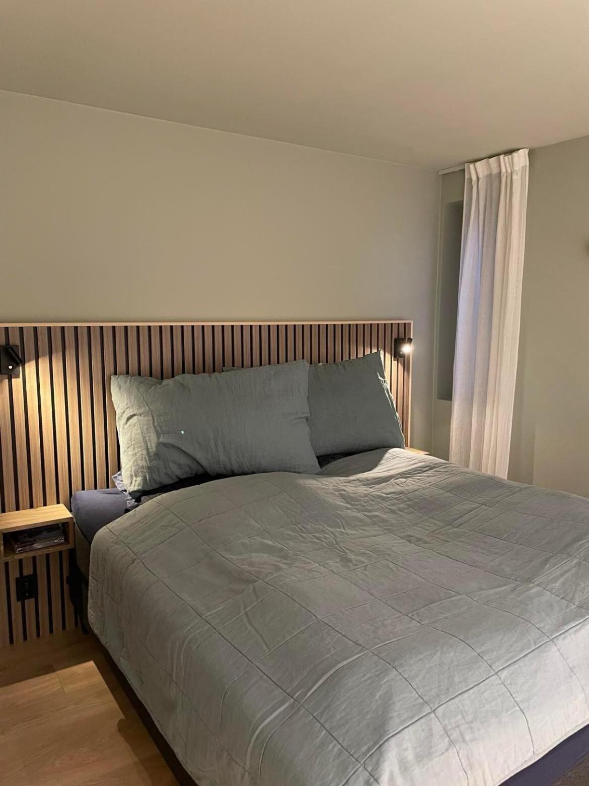 Leilighet 5 Star Sentral And Modern 3-bedroom Apartment, With Free Parking!