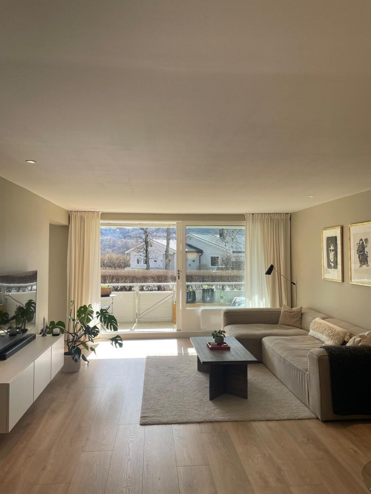 5 Star Sentral And Modern 3-bedroom Apartment, With Free Parking! Leilighet *